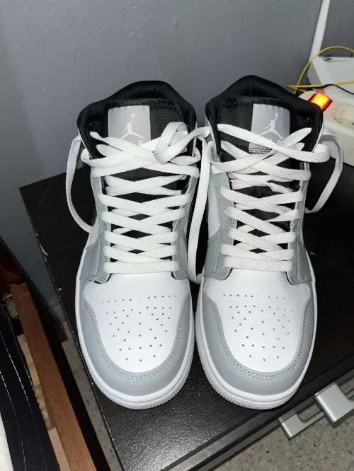 Air Jordan 1 Mid Grey Original Jamais porté 