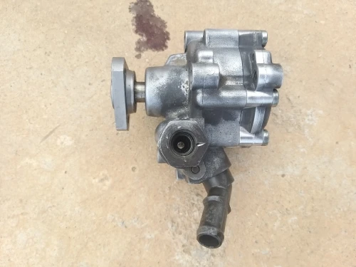 Pompe de direction assistée renault 