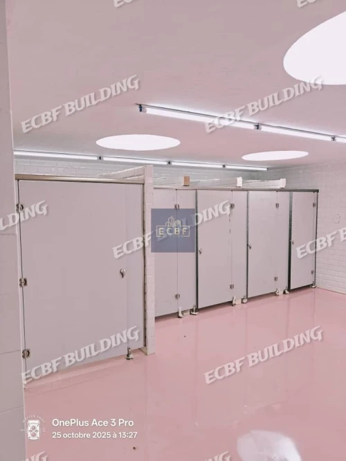 Cabine Sanitaire et Cassier Vestiaire  et banc d'assise en HPL