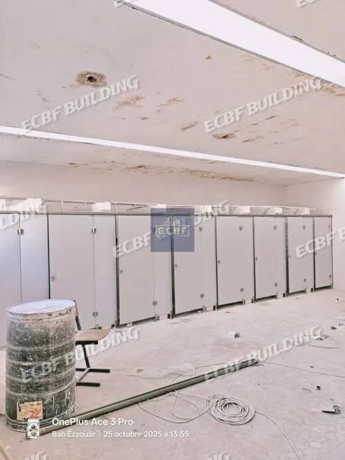 Cabine Sanitaire et Cassier Vestiaire  et banc d'assise en HPL
