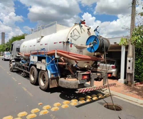 Camion hydrocureur débouchage Nettoyage vidange