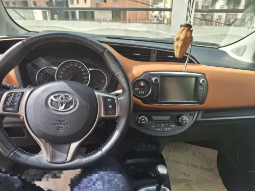 Toyota Yaris 2015 Hatchback française