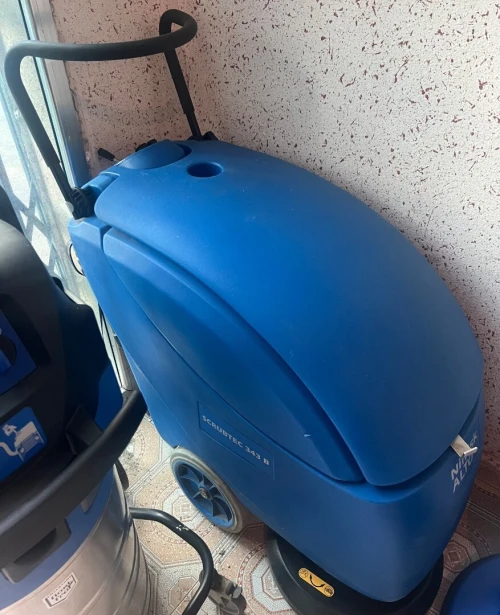 Vente un lot de materiel de nettoyage