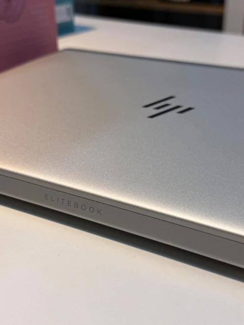 Hp elitebook g5 830 i5. 8eme / 8gb RAM / 256gb NVMe /Gsm