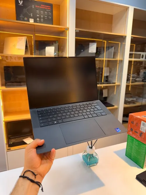 Dell precision 5560 i9 11ème génération / RAM 32Gb /2TB SSD nvme /RTX A2000 4gb /ecran 16 2k