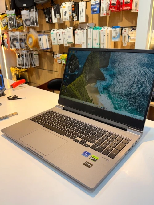 HP Omen 16 | Intel Core i7-14650HX | 16 Go DDR5 5600 | RTX 4060 8 Go | 512 SSD NVMe | Écran 16 QHD 240 Hz | Audio HyperX