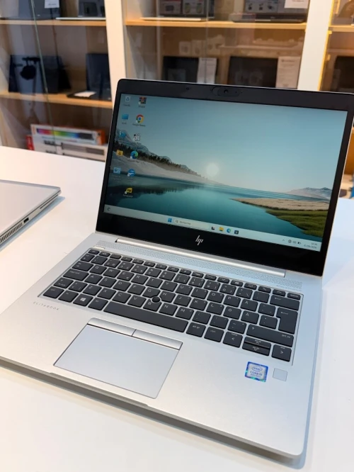 Hp elitebook g5 830 i5. 8eme / 8gb RAM / 256gb NVMe /Gsm