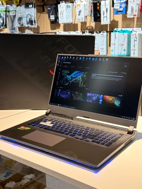 Rog strix g17 17,3 pouces Ryzen 9 7940HX / rtx 4060/ 1tb nvme / 16gb ram