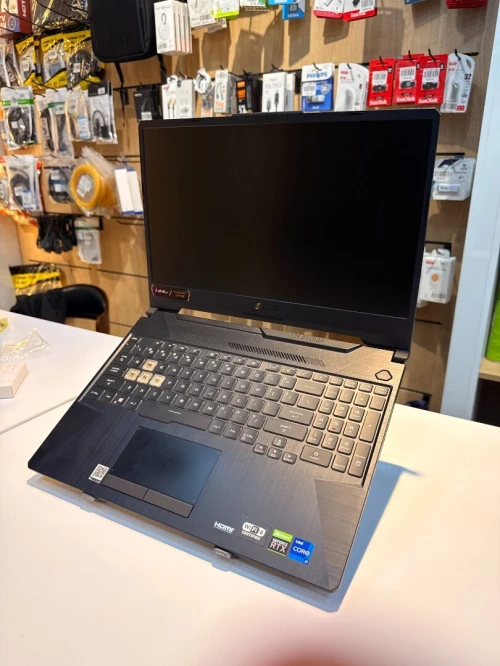 ASUS TUF FX506HC / i7-11800H / RTX 3050 4GB / 16GB / 512GB SSD