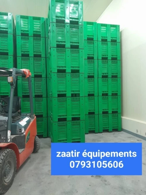 Caisse de rangement et palette