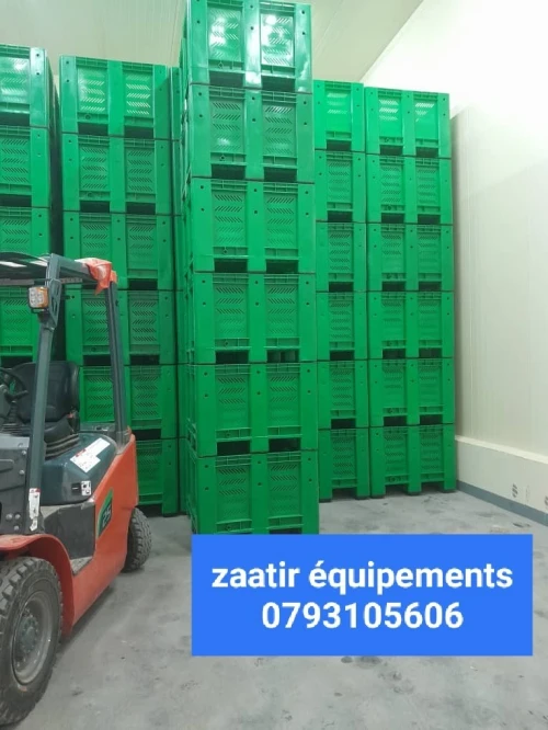 Caisse de rangement et palette