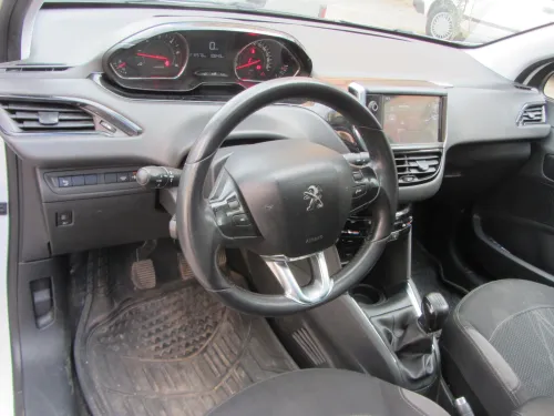 Peugeot 208 2015 Allure Facelift