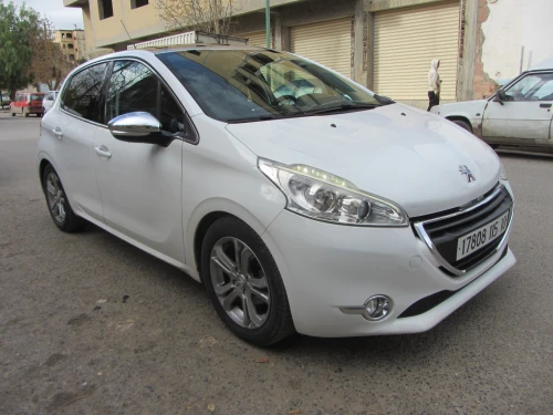 Peugeot 208 2015 Allure Facelift
