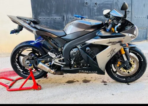Yamaha R1 BOX 6 2004