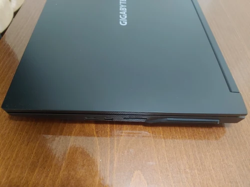 GIGABYTE G5 KC / Intel Core i5-10500H / 16GB / 512GB SSD / RTX 3060 105W / FHD / 144HZ / 15.6
