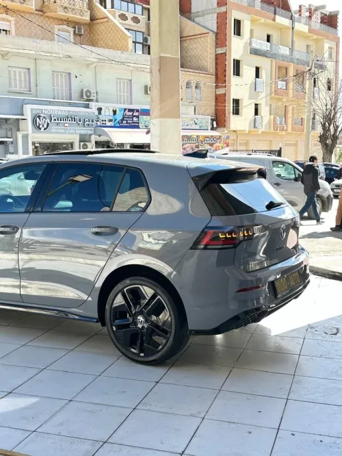 Volkswagen Golf 8 2025 R-Line