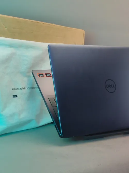 Dell inspiron 16  5645 Ryzen 7 8840u 16gb ddr5 1tb SSD  écran 16"