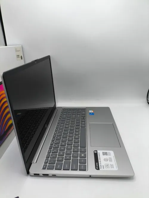 HP 15 i5 1235U 12TH GEN 12GB 512G SSD 15.6 FULLHD TACTILE WIN 11 NEUF 
