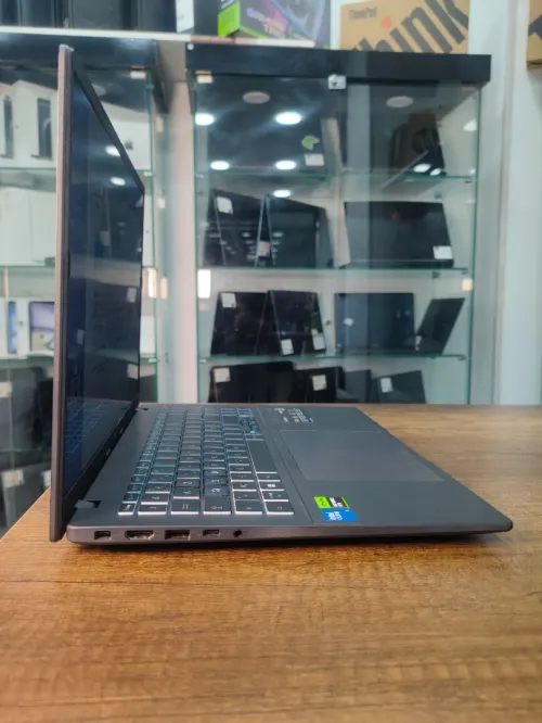 Asus v16 v3607v  Intel Core 5 210H 16gb ddr5. 512gb SSD NVMe.  16pouce