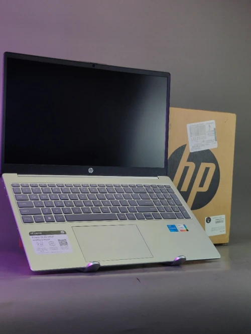 HP LAPTOP 15 I5-1335U INTEL IRIS XE 8GB RAM SSD 256GB ÉCRAN 15,6"