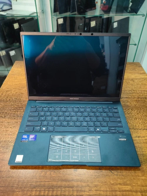 ASUS ZENBOOK 14 OLED ULTRA 9 285H 32 Go LPDDR5X. 1 To. NVMe 14 pouces, OLED