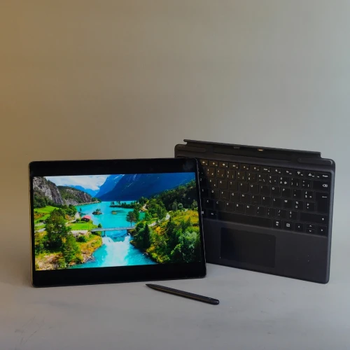 Microsoft surface pro 9 i5-1235u 8gb lpddrx5 256gb SSD écran 13"