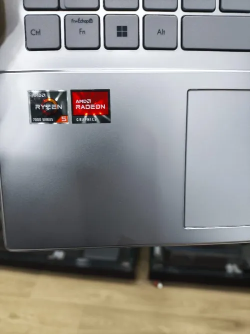 Asus VivoBook Go 15 RYZEN 5 7520U/16G DDR5/1T SSD NVME 3.0/15.6 FHD/Radeon 610M/WIN 11/ SOUS EMBALLA
