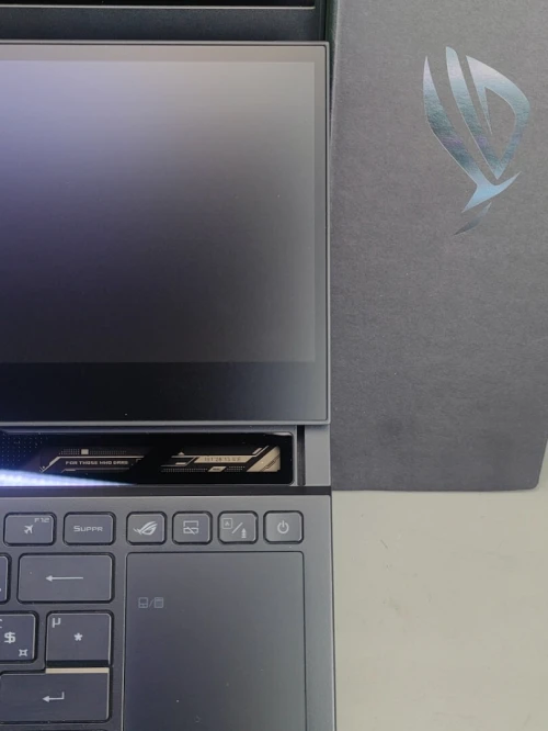 ASUS ROG ZEPHYRUS DUO 16 Ryzen 9 6900HX RTX 3080TI RAM 32gb ddr5 SSD 1tb ÉCRAN 16" et 14" tactile