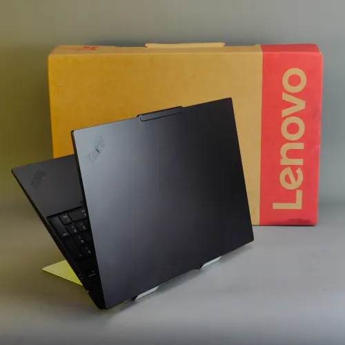 Lenovo Thinkpad e16 gen 3 ultra 7 258v 32gv ddr5 512gb SSD écran 16" wuxga