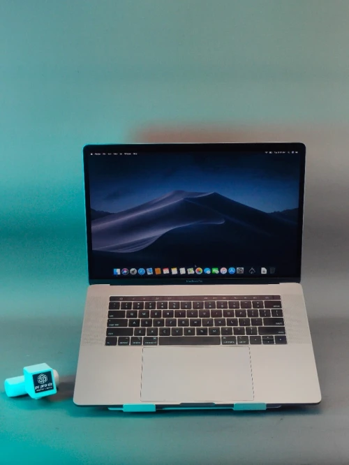 MacBook pro 15 2018 i7 AMD Radeon pro 555X 16gb RAM 256gb SSD  ecran 15,4" cycle 328 a