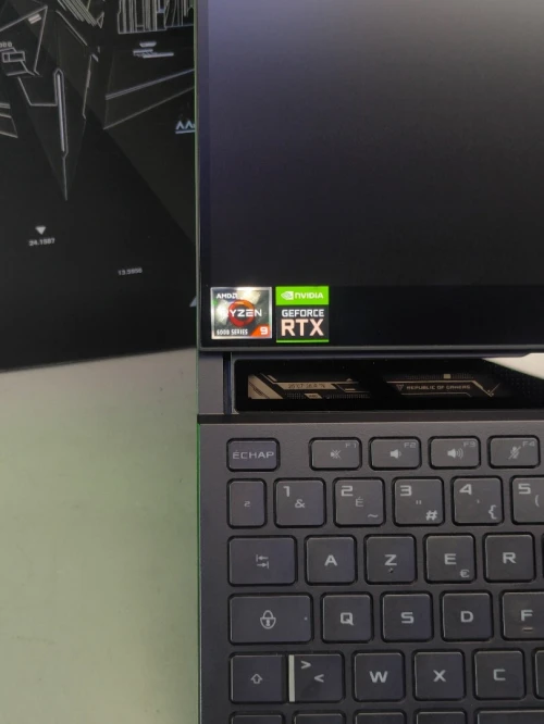 ASUS ROG ZEPHYRUS DUO 16 Ryzen 9 6900HX RTX 3080TI RAM 32gb ddr5 SSD 1tb ÉCRAN 16" et 14" tactile