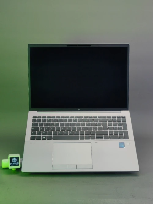 HP zbook fury 16 G10 i7-13850HX RTX 2000 ADA RAM 32 gb ddr5  SSD 512gb écran 16"