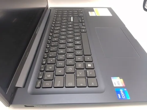 Asus vivobook 17 i7 1255U 16GB DDR4 1Tb SSD NVMe 17.3 FHD Intel Iris Xe