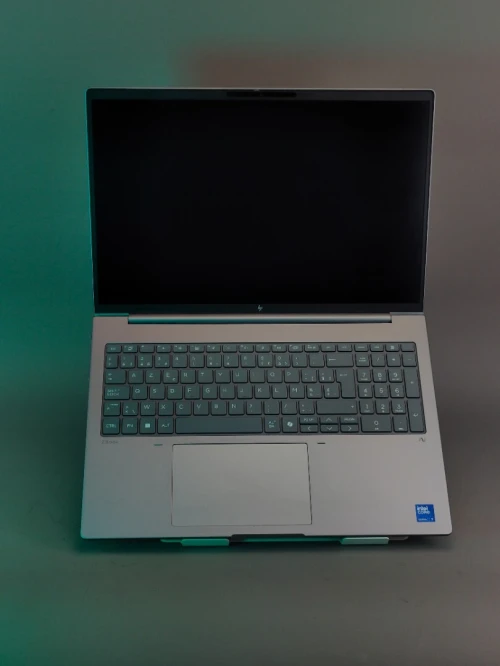 HP ZBOOK 8 g1i 16 inch ultra 7 255h rtx 500 ADA + INTEL ARC 140T 32GB RAM DDR5 1TB SSD ÉCRAN 16 WUXGA