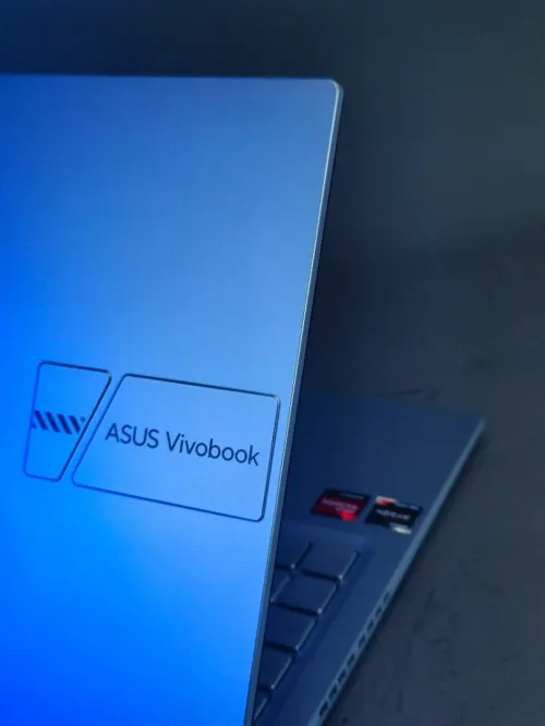 ASUS VIVOBOOK 15 OLED MODEL M1505Y Ryzen 7 7730U RAM 16GB ssd 512gb écran 15,6" oled