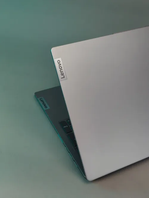 LENOVO IDEAPAD 5 PRO 16 RYZEN 7 7840HS RTX 4050 32GB RAM STOCKAGE 1TB NVMe écran 16" WQXGA