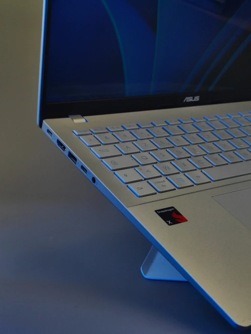 Asus VIVOBOOK s16 copilote+pc Snapdragon X x1-26-100 32gb lpddrx5 512gb SSD écran 16" oled wuxga