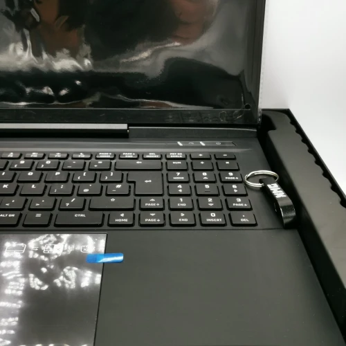 XMG NEO 17 (E23) i9-13900HX 64GB 2 TB RTX 4090 ÉCRAN 17.0" IPS 240HZ NEUF SOUS EMBALLEG