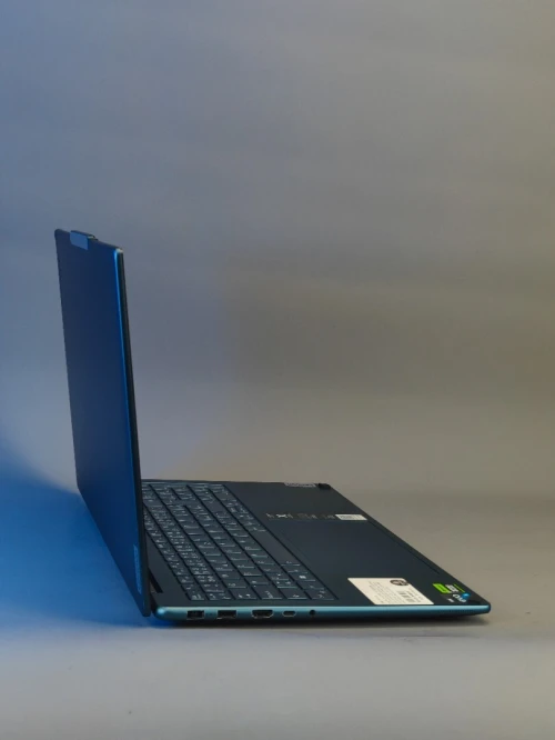 LENOVO YOGA 9I 16 i9-13905H rtx 4060  32gb LPD5X et 2tb SSD Samsung evo 990 écran 16" 3,2k