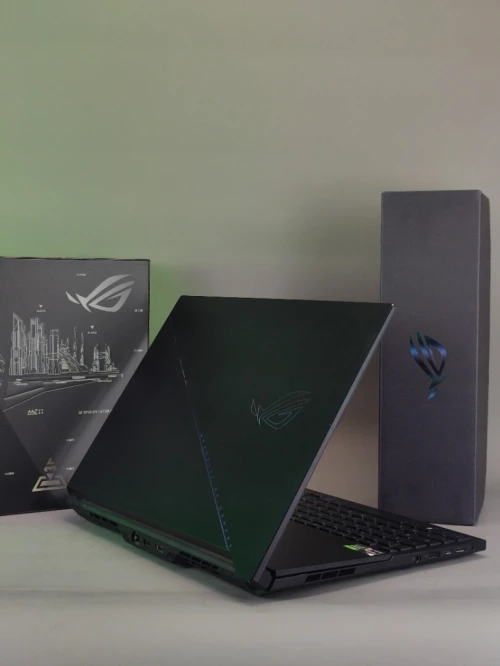 ASUS ROG ZEPHYRUS DUO 16 Ryzen 9 6900HX RTX 3080TI RAM 32gb ddr5 SSD 1tb ÉCRAN 16" et 14" tactile