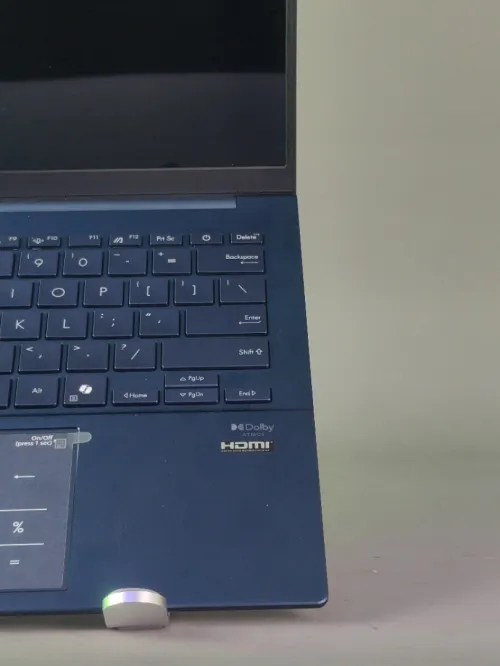 ASUS ZENBOOK 14 OLED ULTRA 9 285H 32 Go LPDDR5X. 1 To. NVMe 14 pouces, OLED