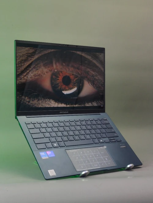 ASUS ZENBOOK 14 OLED ULTRA 9 285H 32 Go LPDDR5X. 1 To. NVMe 14 pouces, OLED