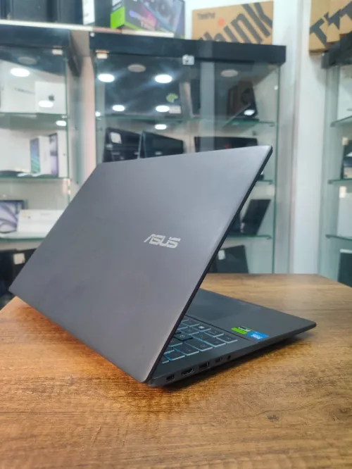 Asus v16 v3607v  Intel Core 5 210H 16gb ddr5. 512gb SSD NVMe.  16pouce