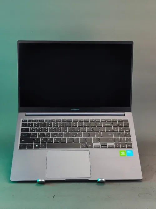 SAMSUNG GALAXY BOOK 4 INTEL CORE 7 155U NVIDIA MX570A 32GB 512gb SSD ÉCRAN 15,6"