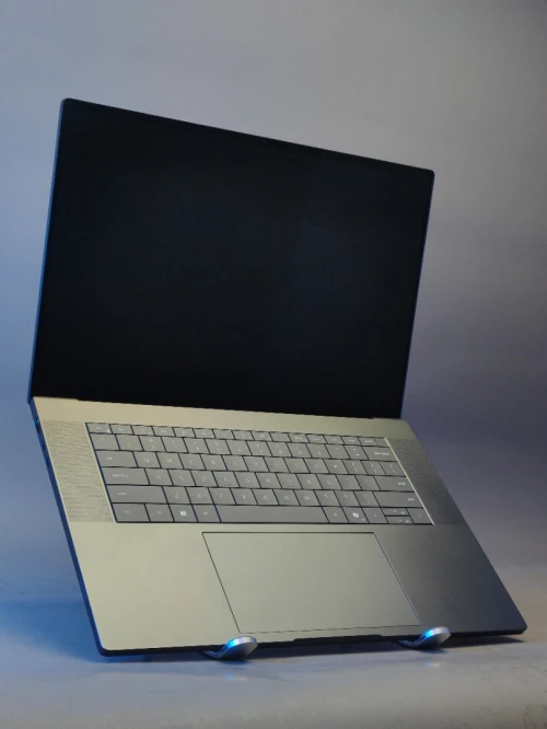 DELL 16 PRO MAX PREMIUM ultra 9 285H rtx pro 2000 blackwell INTEL ARC 140T 32GB LPDDRX5 4TB SSD ÉCRAN 16" 4K+ TACTILE