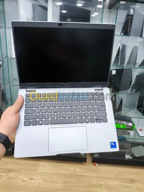 DELL LATITUDE 5350 ULTRA 5 125U/16G DDR5 /512G SSD NVME 4.0 /13.3 FHD /CAM IR+EMPRENTE+CLAVIER RETRO