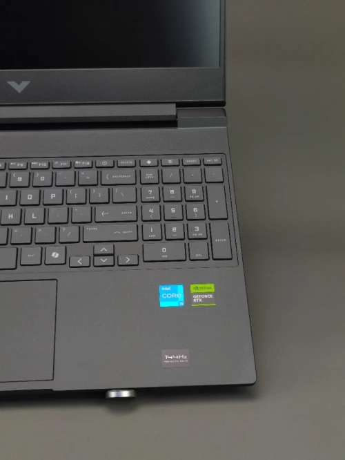 HP VICTUS 15  I5 13420H RTX 3050 8GB DDR8 512 GB SSD ÉCRAN 15,6"