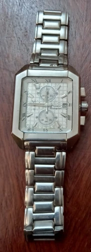 A vendre une très belle montre originale pour homme de marque SEIKO 