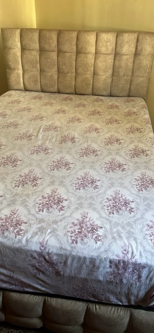 Lit capitonné avec matelas