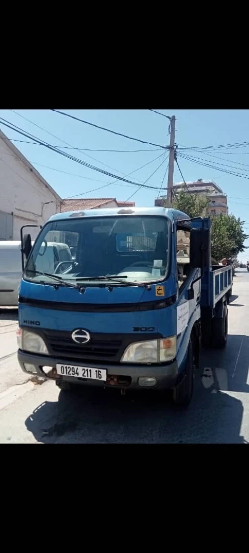 Hino 300 2011